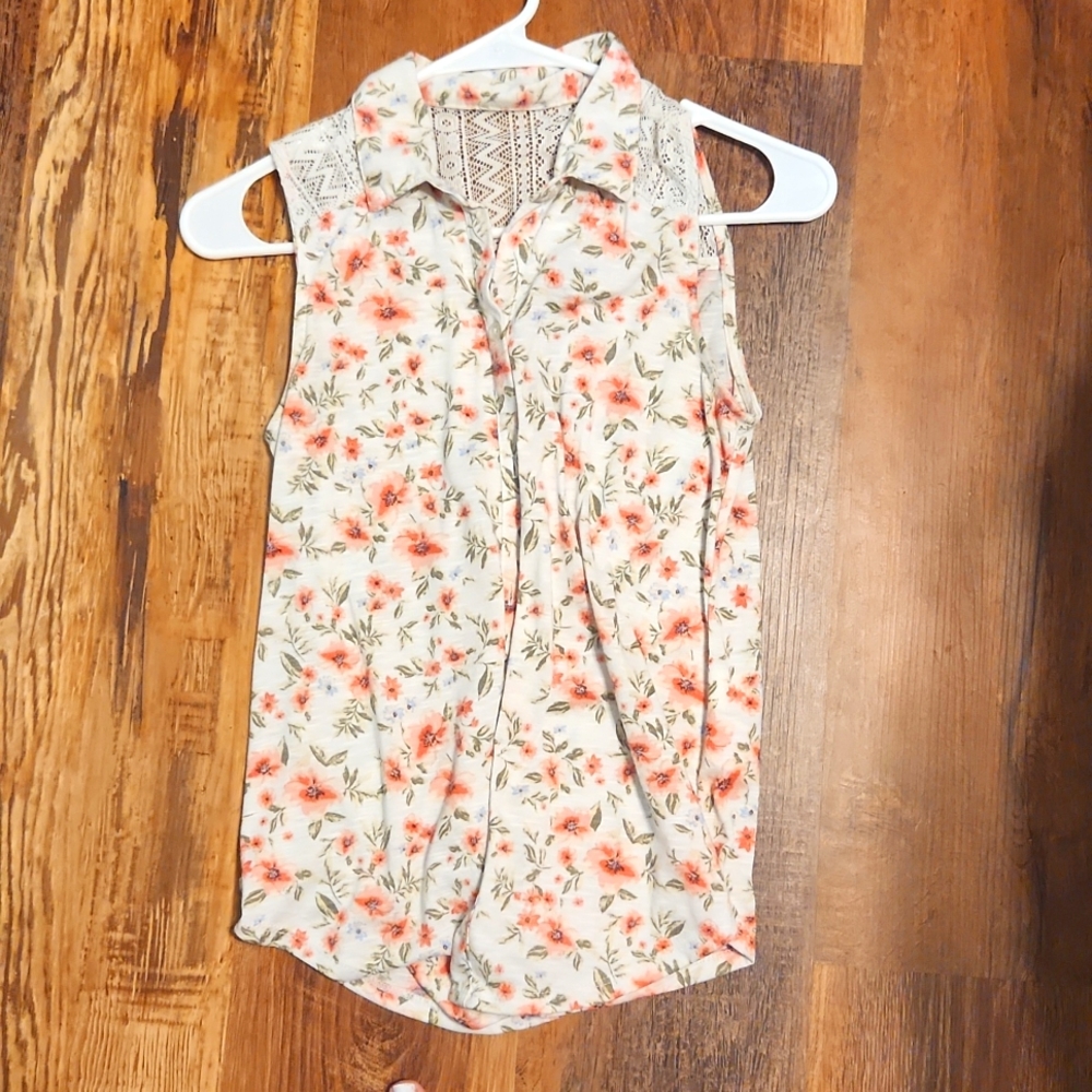Cute sleeveless blouse pink flower print